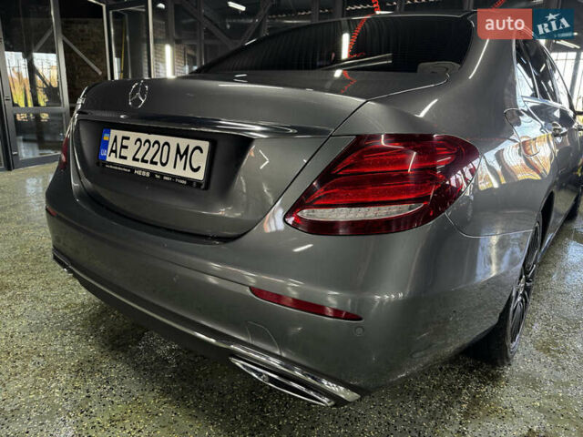 Сірий Мерседес Е-Клас, об'ємом двигуна 1.95 л та пробігом 165 тис. км за 28500 $, фото 4 на Automoto.ua