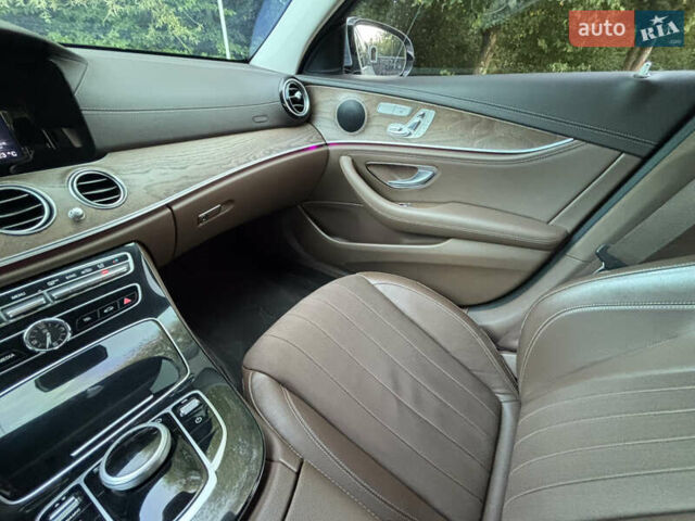 Серый Мерседес Е-Класс, объемом двигателя 2.14 л и пробегом 245 тыс. км за 28000 $, фото 17 на Automoto.ua