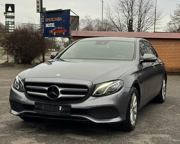 Сірий Мерседес Е-Клас, об'ємом двигуна 1.95 л та пробігом 166 тис. км за 26900 $, фото 1 на Automoto.ua
