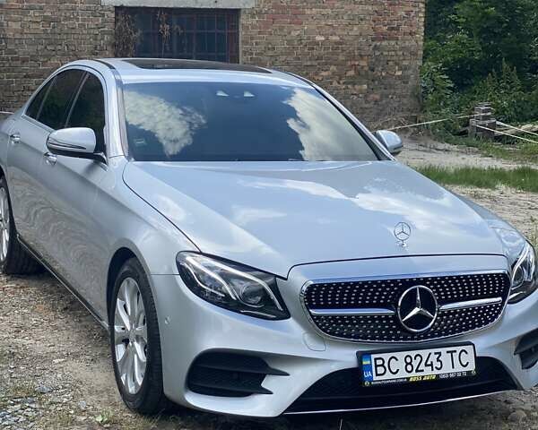 Сірий Мерседес Е-Клас, об'ємом двигуна 1.95 л та пробігом 102 тис. км за 29000 $, фото 1 на Automoto.ua