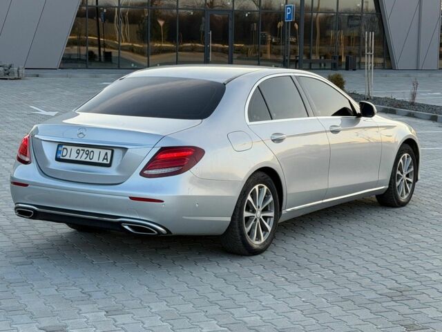 Сірий Мерседес Е-Клас, об'ємом двигуна 2 л та пробігом 415 тис. км за 18900 $, фото 1 на Automoto.ua