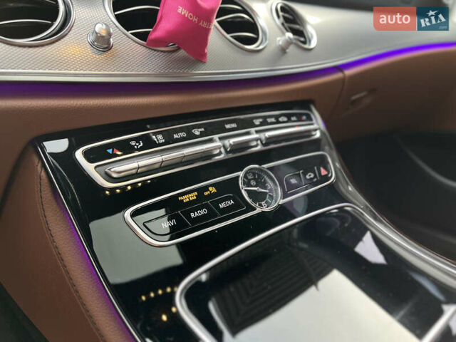 Серый Мерседес Е-Класс, объемом двигателя 3 л и пробегом 122 тыс. км за 37500 $, фото 22 на Automoto.ua