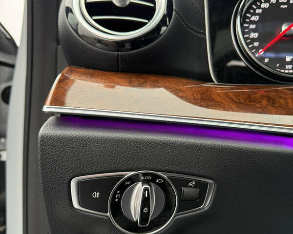 Серый Мерседес Е-Класс, объемом двигателя 1.99 л и пробегом 48 тыс. км за 33500 $, фото 7 на Automoto.ua