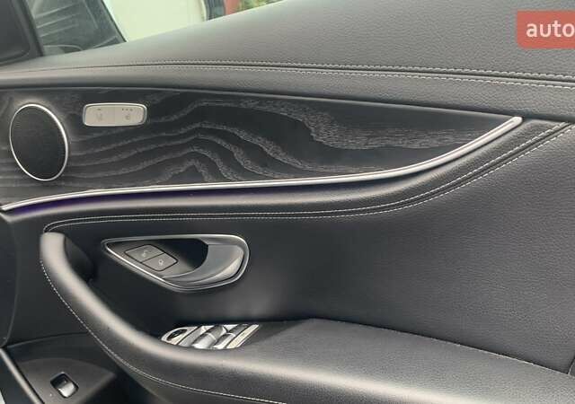 Серый Мерседес Е-Класс, объемом двигателя 1.95 л и пробегом 140 тыс. км за 18536 $, фото 3 на Automoto.ua