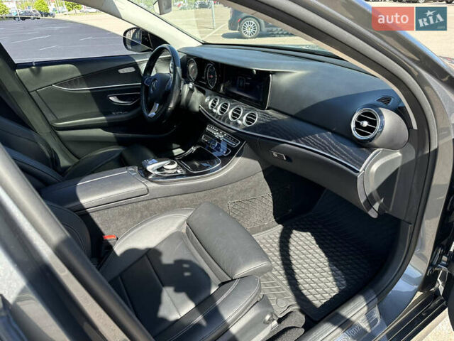 Серый Мерседес Е-Класс, объемом двигателя 1.95 л и пробегом 175 тыс. км за 29900 $, фото 15 на Automoto.ua