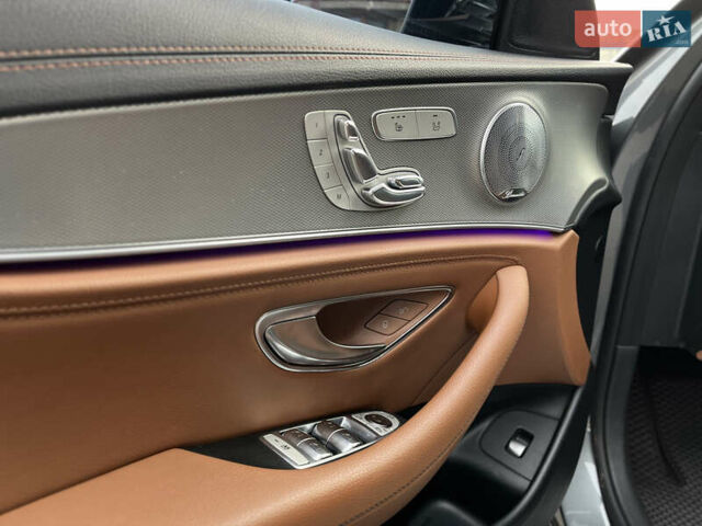 Серый Мерседес Е-Класс, объемом двигателя 3 л и пробегом 122 тыс. км за 37500 $, фото 30 на Automoto.ua