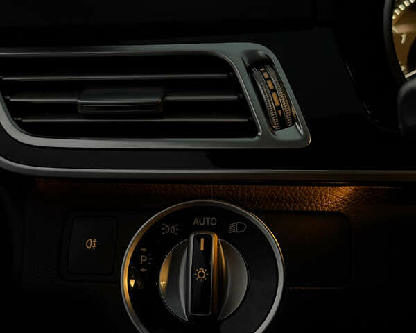 Серый Мерседес Е-Класс, объемом двигателя 2.14 л и пробегом 166 тыс. км за 23000 $, фото 21 на Automoto.ua