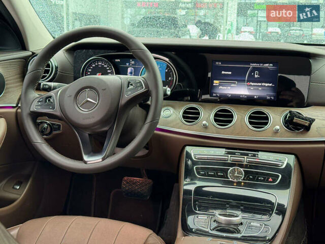 Серый Мерседес Е-Класс, объемом двигателя 2.14 л и пробегом 253 тыс. км за 30999 $, фото 18 на Automoto.ua