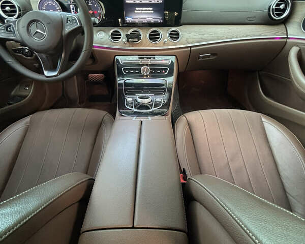 Серый Мерседес Е-Класс, объемом двигателя 2.14 л и пробегом 245 тыс. км за 28000 $, фото 13 на Automoto.ua