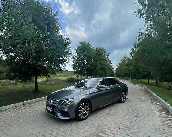 Сірий Мерседес Е-Клас, об'ємом двигуна 1.95 л та пробігом 152 тис. км за 18500 $, фото 1 на Automoto.ua