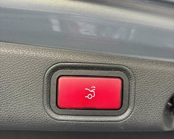 Серый Мерседес Е-Класс, объемом двигателя 2.14 л и пробегом 245 тыс. км за 28000 $, фото 11 на Automoto.ua