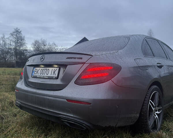 Сірий Мерседес Е-Клас, об'ємом двигуна 1.95 л та пробігом 130 тис. км за 27999 $, фото 8 на Automoto.ua