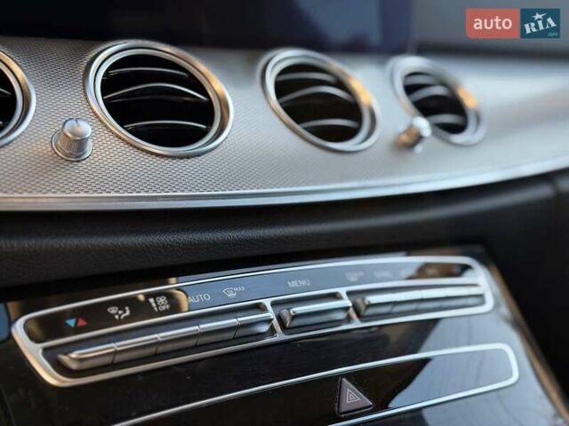 Сірий Мерседес Е-Клас, об'ємом двигуна 1.95 л та пробігом 242 тис. км за 25900 $, фото 67 на Automoto.ua