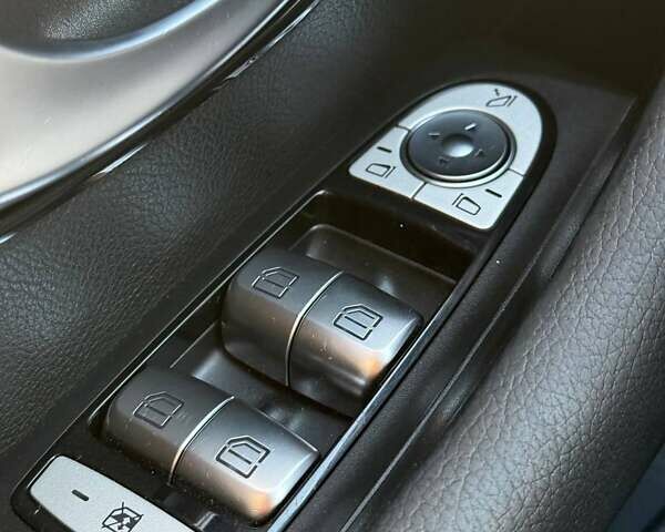 Сірий Мерседес Е-Клас, об'ємом двигуна 1.95 л та пробігом 242 тис. км за 25900 $, фото 64 на Automoto.ua