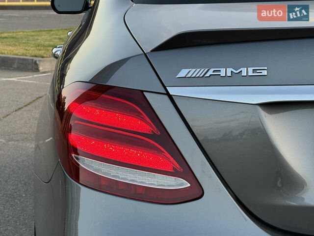 Серый Мерседес Е-Класс, объемом двигателя 3.98 л и пробегом 98 тыс. км за 67500 $, фото 18 на Automoto.ua