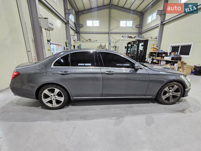 Серый Мерседес Е-Класс, объемом двигателя 2 л и пробегом 149 тыс. км за 20300 $, фото 3 на Automoto.ua