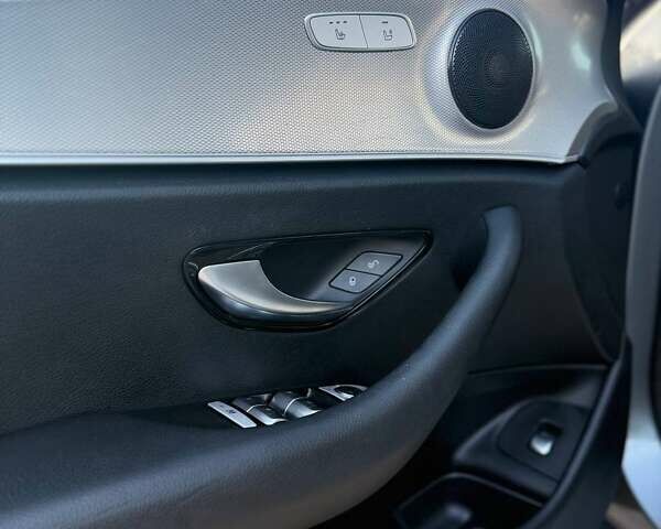 Сірий Мерседес Е-Клас, об'ємом двигуна 1.95 л та пробігом 242 тис. км за 25900 $, фото 44 на Automoto.ua