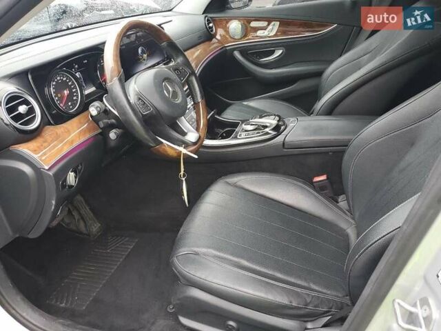Серый Мерседес Е-Класс, объемом двигателя 2 л и пробегом 133 тыс. км за 6000 $, фото 6 на Automoto.ua