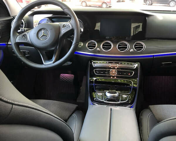 Серый Мерседес Е-Класс, объемом двигателя 1.95 л и пробегом 94 тыс. км за 33326 $, фото 6 на Automoto.ua