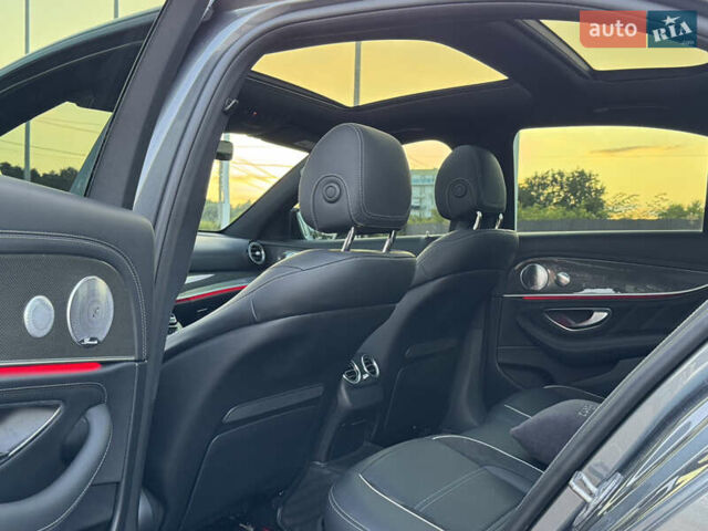 Серый Мерседес Е-Класс, объемом двигателя 3.98 л и пробегом 98 тыс. км за 67500 $, фото 48 на Automoto.ua