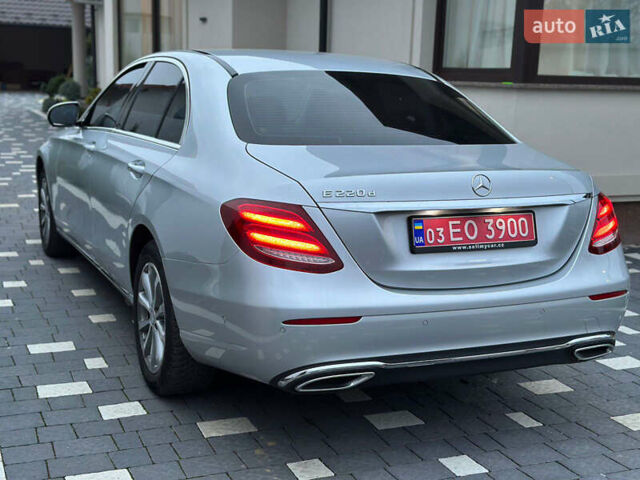 Серый Мерседес Е-Класс, объемом двигателя 2 л и пробегом 234 тыс. км за 22700 $, фото 2 на Automoto.ua