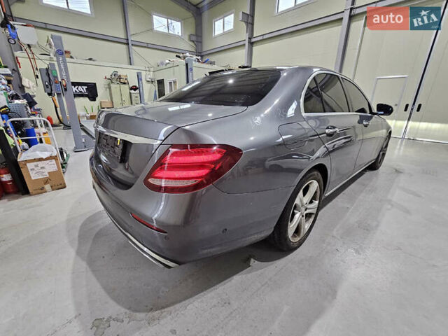 Серый Мерседес Е-Класс, объемом двигателя 2 л и пробегом 149 тыс. км за 20300 $, фото 4 на Automoto.ua
