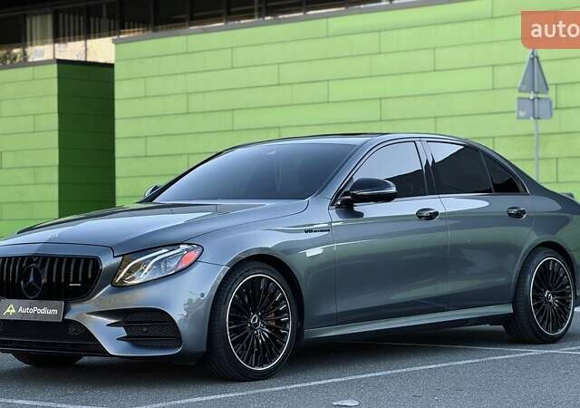 Сірий Мерседес Е-Клас, об'ємом двигуна 1.99 л та пробігом 181 тис. км за 28499 $, фото 3 на Automoto.ua