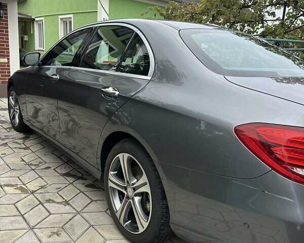 Серый Мерседес Е-Класс, объемом двигателя 2 л и пробегом 200 тыс. км за 21500 $, фото 6 на Automoto.ua