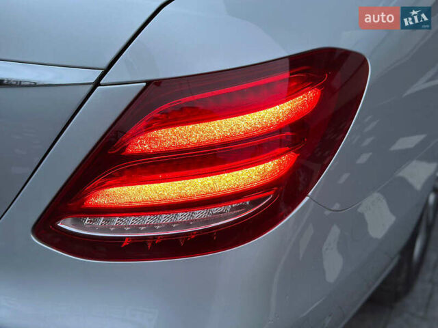 Серый Мерседес Е-Класс, объемом двигателя 2 л и пробегом 234 тыс. км за 22700 $, фото 6 на Automoto.ua
