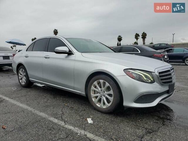 Серый Мерседес Е-Класс, объемом двигателя 2 л и пробегом 133 тыс. км за 6000 $, фото 4 на Automoto.ua