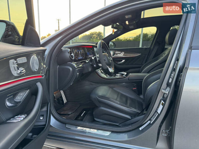 Серый Мерседес Е-Класс, объемом двигателя 3.98 л и пробегом 98 тыс. км за 67500 $, фото 20 на Automoto.ua