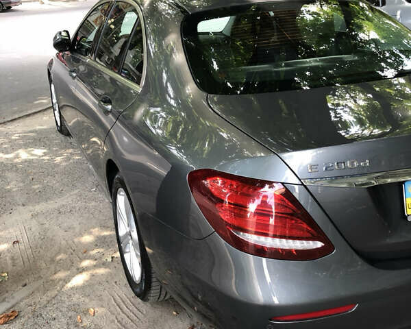 Серый Мерседес Е-Класс, объемом двигателя 1.95 л и пробегом 94 тыс. км за 33326 $, фото 3 на Automoto.ua