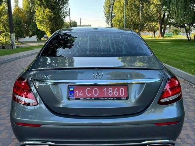 Сірий Мерседес Е-Клас, об'ємом двигуна 1.99 л та пробігом 157 тис. км за 25000 $, фото 7 на Automoto.ua