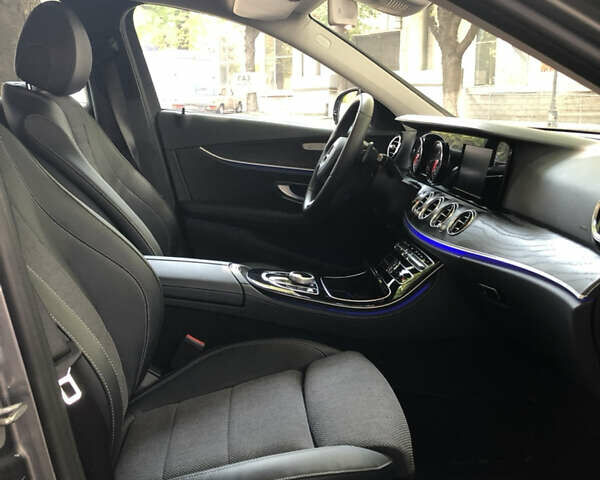 Серый Мерседес Е-Класс, объемом двигателя 1.95 л и пробегом 94 тыс. км за 33326 $, фото 5 на Automoto.ua