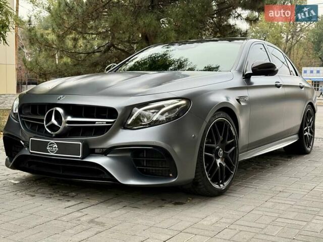 Сірий Мерседес Е-Клас, об'ємом двигуна 3.98 л та пробігом 17 тис. км за 96500 $, фото 3 на Automoto.ua