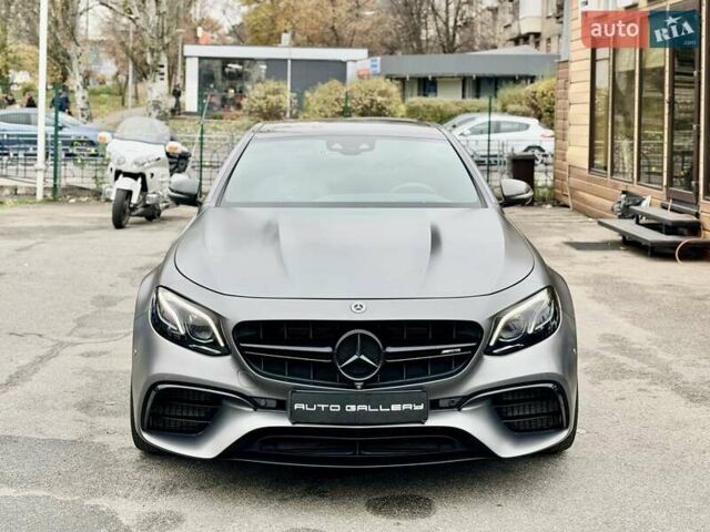 Серый Мерседес Е-Класс, объемом двигателя 3.98 л и пробегом 64 тыс. км за 89500 $, фото 3 на Automoto.ua