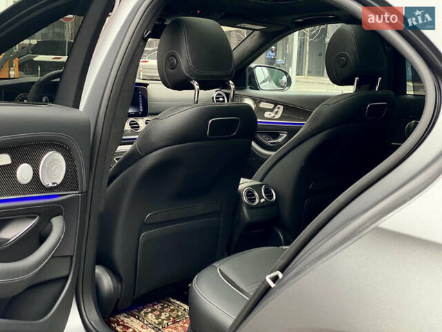 Серый Мерседес Е-Класс, объемом двигателя 3.98 л и пробегом 55 тыс. км за 72990 $, фото 11 на Automoto.ua