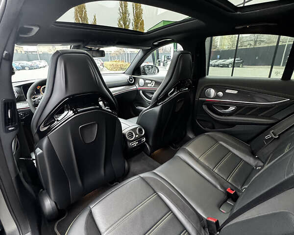 Сірий Мерседес Е-Клас, об'ємом двигуна 3.98 л та пробігом 76 тис. км за 74000 $, фото 16 на Automoto.ua