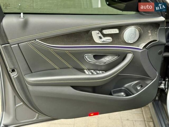 Сірий Мерседес Е-Клас, об'ємом двигуна 3.98 л та пробігом 17 тис. км за 96500 $, фото 24 на Automoto.ua