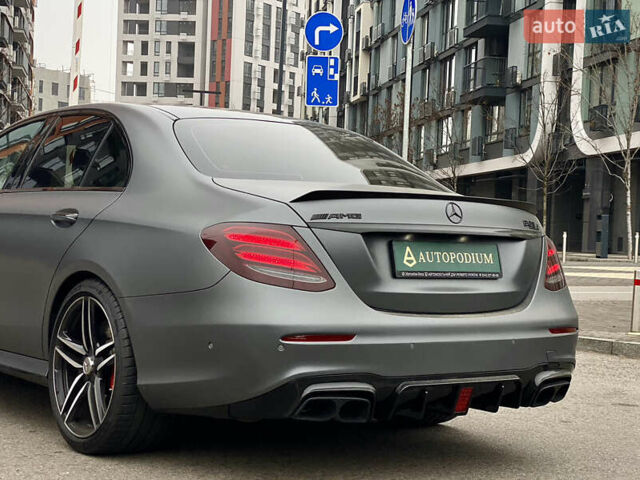 Серый Мерседес Е-Класс, объемом двигателя 3.98 л и пробегом 55 тыс. км за 72990 $, фото 3 на Automoto.ua