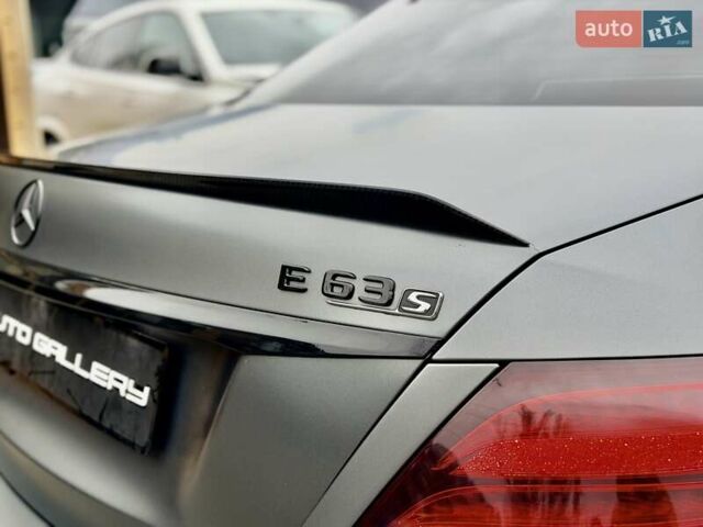 Серый Мерседес Е-Класс, объемом двигателя 3.98 л и пробегом 64 тыс. км за 89500 $, фото 18 на Automoto.ua