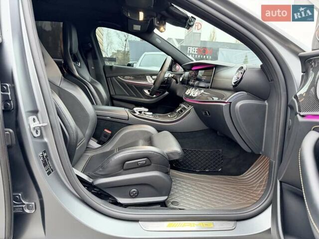 Серый Мерседес Е-Класс, объемом двигателя 3.98 л и пробегом 64 тыс. км за 89500 $, фото 44 на Automoto.ua