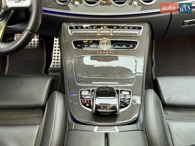 Сірий Мерседес Е-Клас, об'ємом двигуна 3.98 л та пробігом 17 тис. км за 96500 $, фото 36 на Automoto.ua