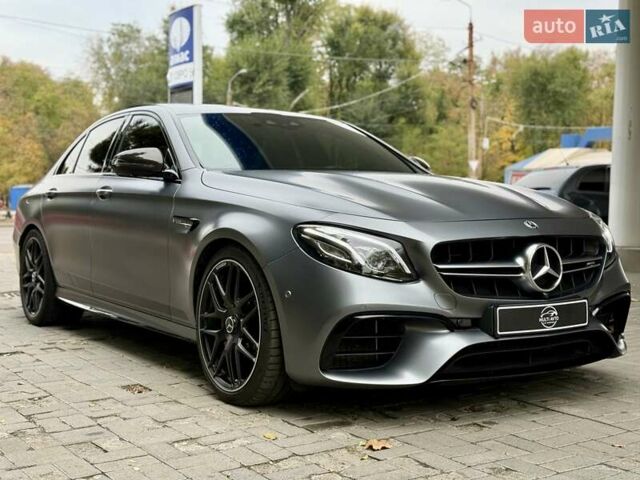 Сірий Мерседес Е-Клас, об'ємом двигуна 3.98 л та пробігом 17 тис. км за 96500 $, фото 9 на Automoto.ua
