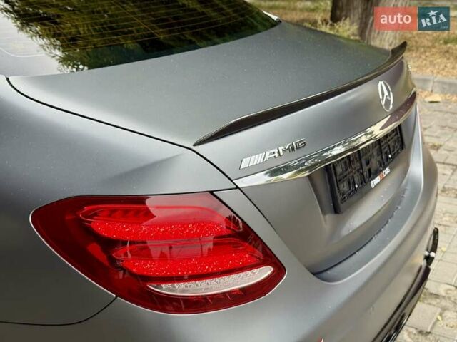 Сірий Мерседес Е-Клас, об'ємом двигуна 3.98 л та пробігом 17 тис. км за 96500 $, фото 19 на Automoto.ua