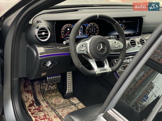 Серый Мерседес Е-Класс, объемом двигателя 3.98 л и пробегом 55 тыс. км за 72990 $, фото 7 на Automoto.ua