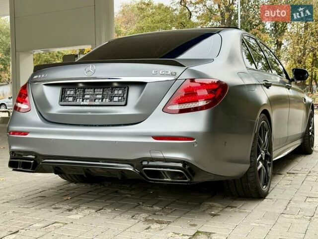 Сірий Мерседес Е-Клас, об'ємом двигуна 3.98 л та пробігом 17 тис. км за 96500 $, фото 14 на Automoto.ua