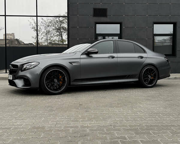 Сірий Мерседес Е-Клас, об'ємом двигуна 3.98 л та пробігом 76 тис. км за 74000 $, фото 1 на Automoto.ua