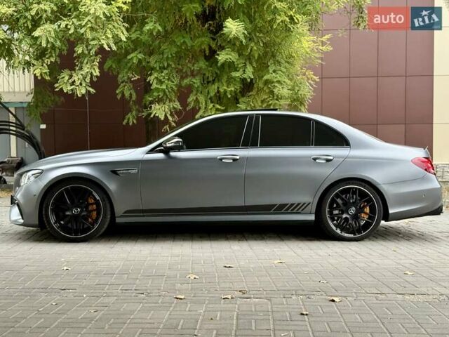 Сірий Мерседес Е-Клас, об'ємом двигуна 3.98 л та пробігом 17 тис. км за 96500 $, фото 21 на Automoto.ua