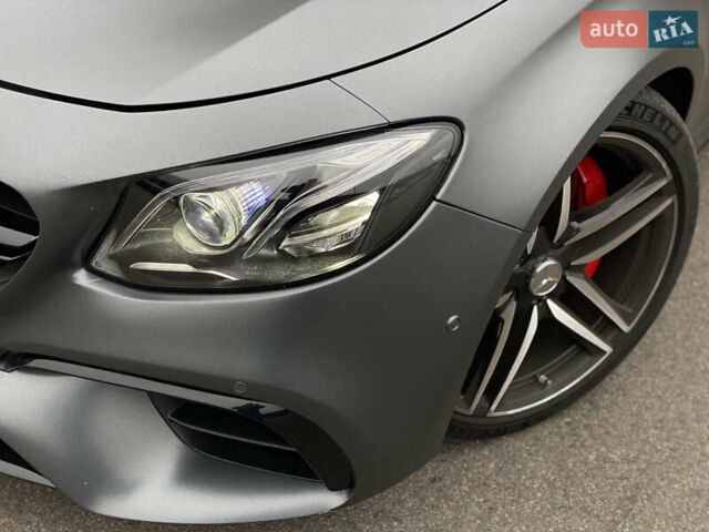 Серый Мерседес Е-Класс, объемом двигателя 3.98 л и пробегом 55 тыс. км за 72990 $, фото 6 на Automoto.ua